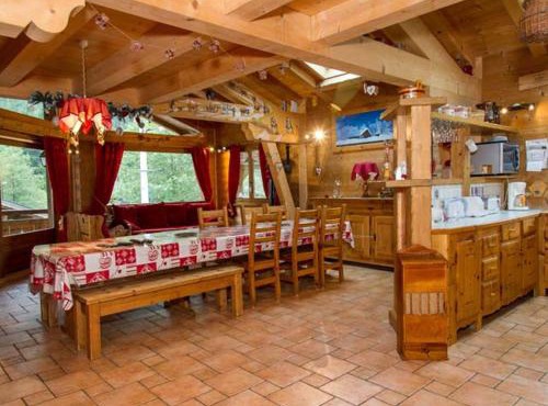 Chalet 8 pièces, 16 pers, proche village, parking, WiFi, animaux admis in Chatel