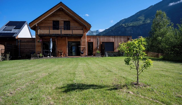 Chalet l'Escapade Oisans, ideal for families or sports enthusiasts