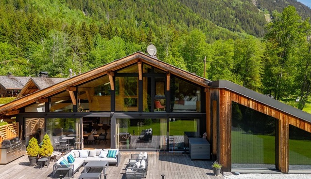Chalet Maple Leaf: Superb luxury chalet near the golf course in Chamonix