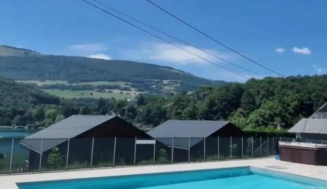 Chalet with lake view (6D)