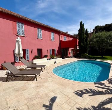Chambre privée en Villa avec piscine et salle de bain attenante