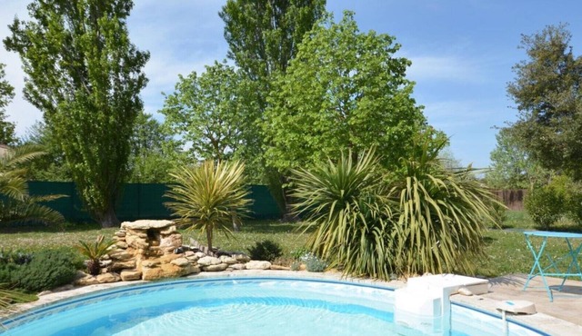 Charming villa with heated pool Avignon