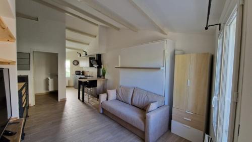 Charmant studio rénové dans village provençal