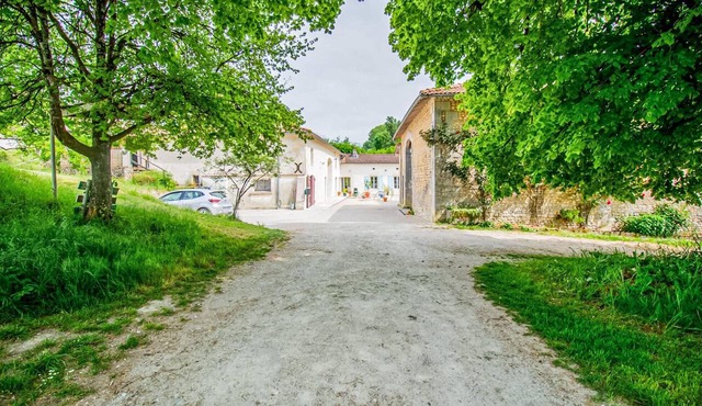 Charmant studio au calme in Saint-Maigrin