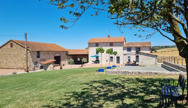 Charming air-conditioned country house - 12 guests in Neulise