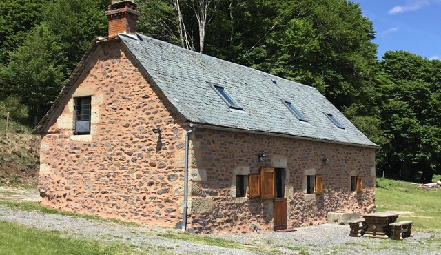 Charming Buron in Aubrac: Nature, calm and relaxation. in Trélans