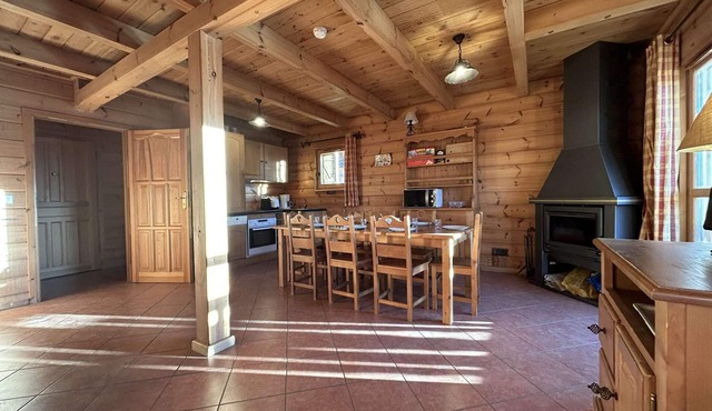 Charming Chalet for 8 with Pool, Terrace, and Mountain Views near Fontettes Lift in La Joue du Loup