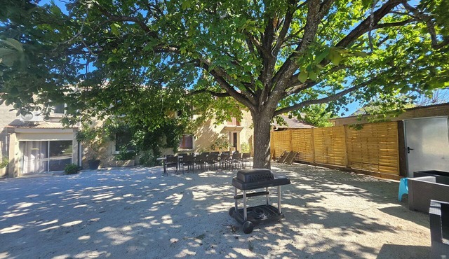 Charming country farmhouse near downtown Orange