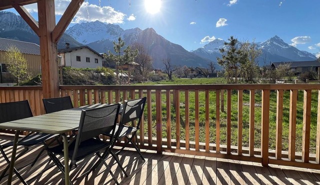 Charming 3-room apartment with Wi-Fi and parking in Le Monêtier-les-Bains