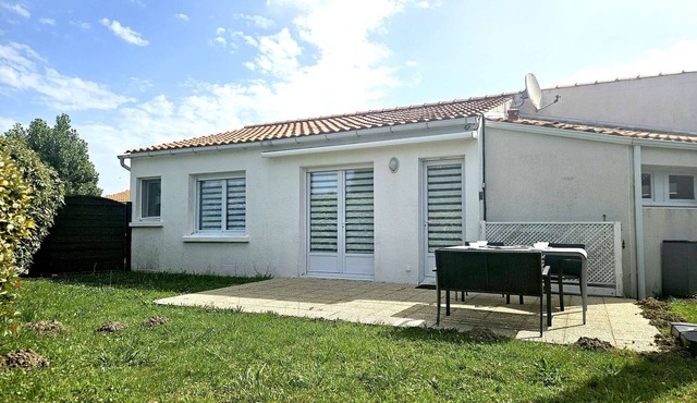 Charming 3-room house with mezzanine, terrace & parking, 5km from beaches - sleeps 6 in Saint-Hilaire-de-Riez
