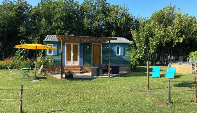 Charming country cottage with swimming pool