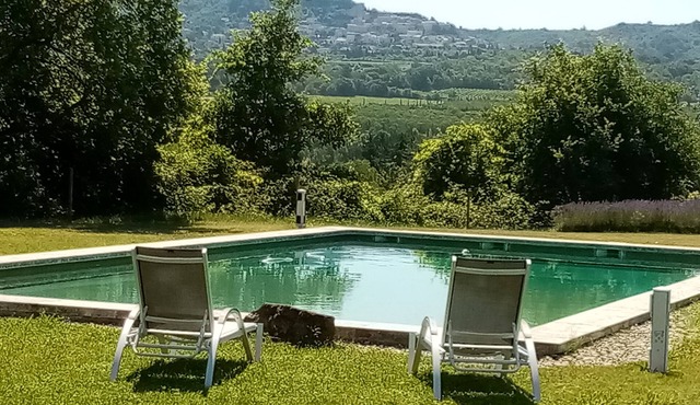 Charming gite 2 pers in Luberon, quiet, panoramic view, swimming pool, fireplace