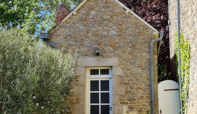 Charming little house in Pleslin-Trigavou