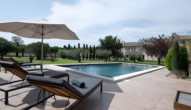 Charming Mas with Heated Pool in the Heart of the Alpilles