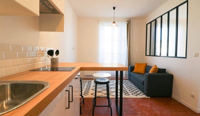 Charming One-Bedroom Apartment Balcony Center in Manosque