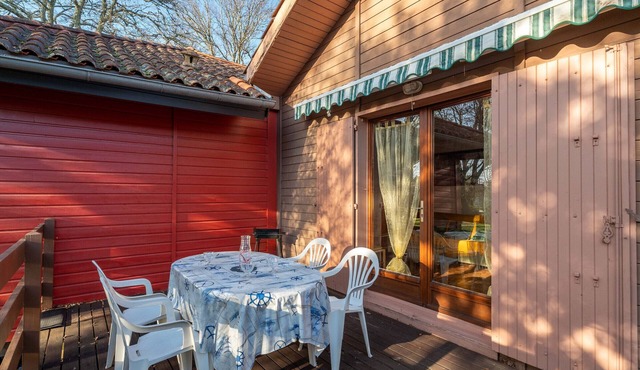Charming Pine Chalet - 4 Guests - Near Sanguinet Lake - Cleaning Included in Sanguinet