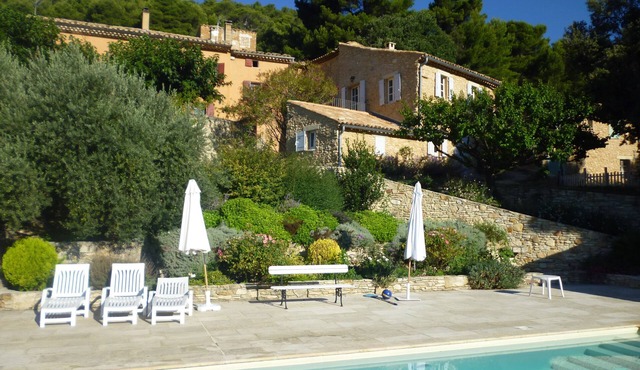 Charming property with a private pool at the foot of Mont Ventoux. Stunning view.