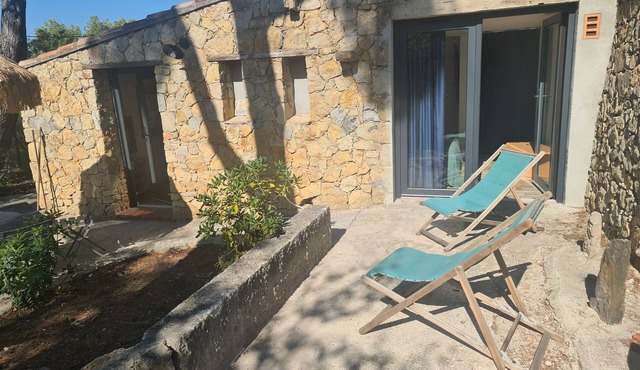 Charming Provençal Cottage, 900 m from the Beach