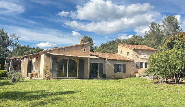 Charming, quiet house - heated pool-5 minutes from pretty village of Eygalières