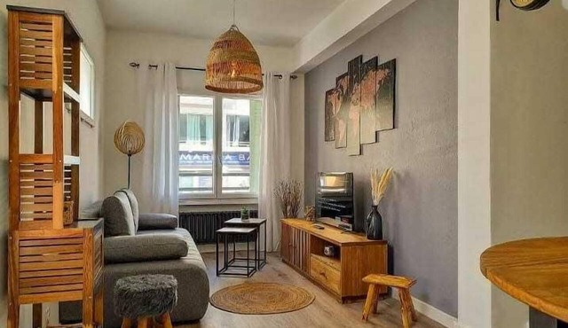 Charming T2 Equipped, 1min Walk To Beaches