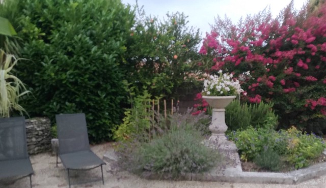 Charming town house in enclosed garden *, 3 bedrooms, 4 double beds. in Cognac