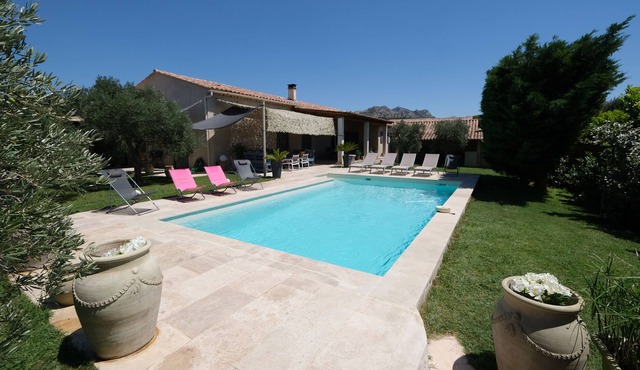 Charming vacation rental with pool in Aureille, sleeps 8