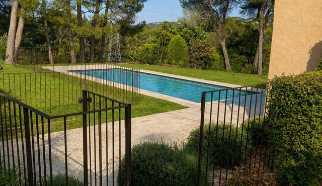 Charming villa in the heart of a golf estate between Luberon and Alpilles
