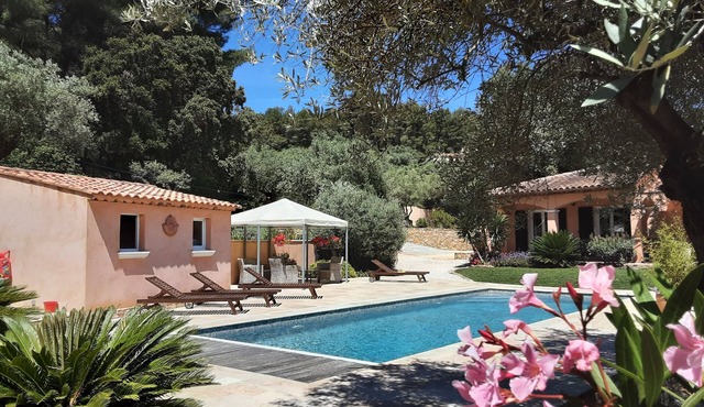 Charming villa with swimming pool and large garden "La mer a la campagne" (The sea in the country)