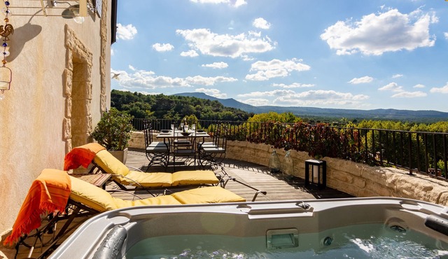 Charming village house with jacuzzi!