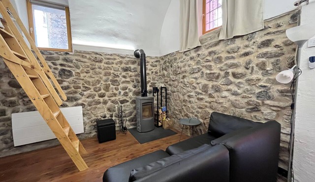 Charnant Village center apartment with courtyard