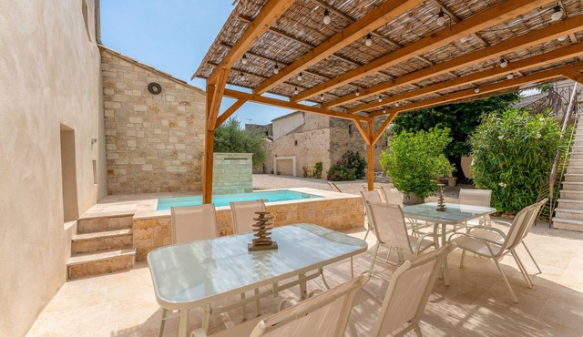 "Chez Mamé" with Shared Pool, Wi-Fi, and Air Conditioning