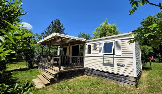 Classic 4-room Mobile Home for 6–7 People