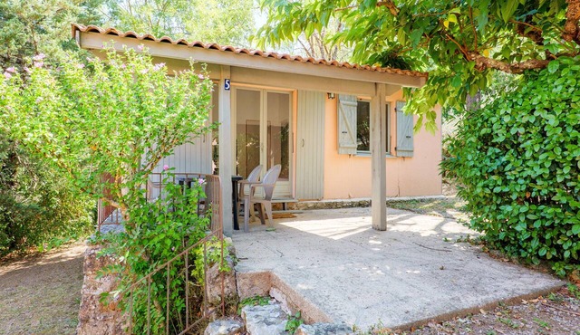 “Comfort Shared Pool” Chalet with Pool, Shared Terrace, and Wi-Fi in Les Vans