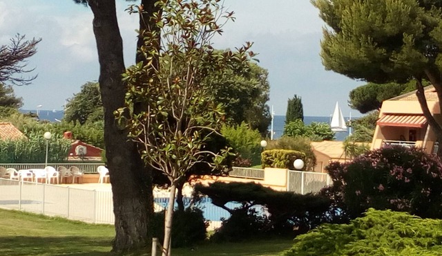 Comfortable apartment, beach, pool, tennis, sailing, sea view, golf, diving