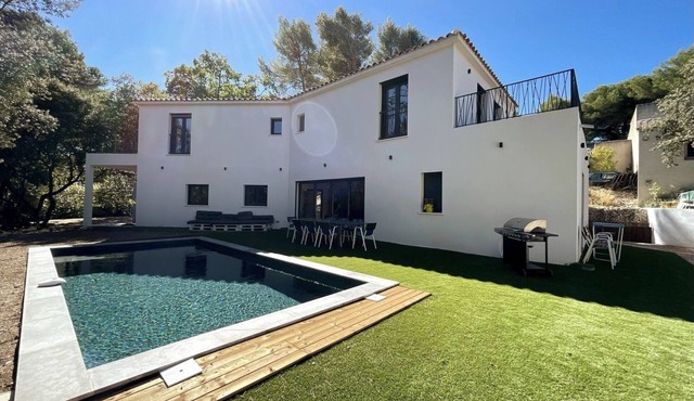 Comfortable, modern villa with quiet pool 10min from Aix and 30min from the beach