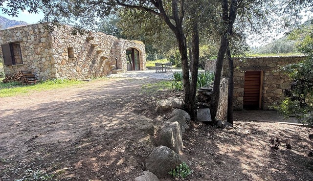 Comfortable sheepfold close to the beach and all amenities in an 8-hectare estate in Urtaca