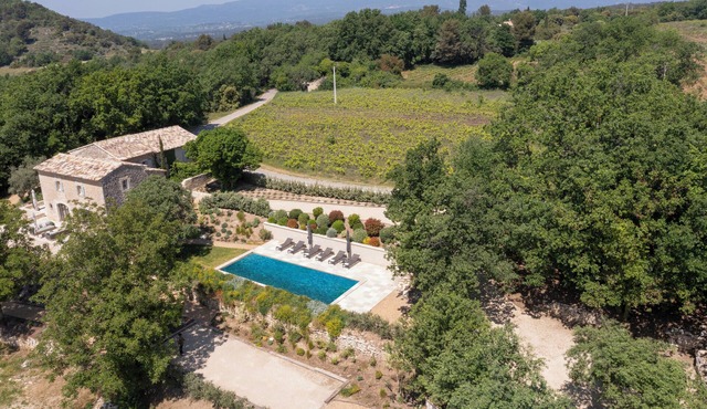Completely renovated modern farmhouse in Ménerbes