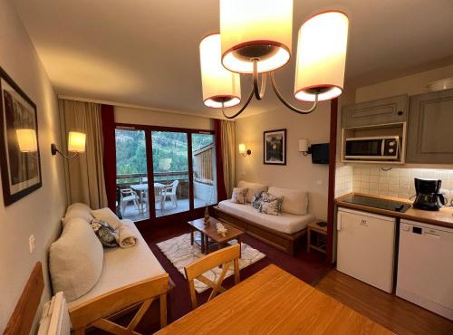 Confortable havre de paix pour 5 personnes, grande terrasse , vue panoramique, très calme, parking