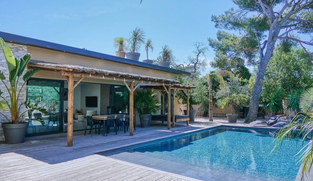 Contemporary villa with pool Villeneuve Les Avignon
