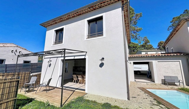 Contemporary house, Private pool, View of the hills