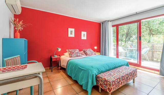Coquelicot Guest Room with Shared Pool, Wi-Fi, and Air Conditioning