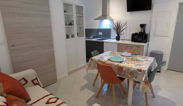Cosy 2/4-person apartment with pool in the center of Ruoms
