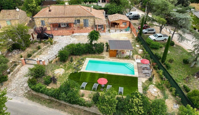 Cosy apartment for 4 people with A/C, pool, WIFI, TV and patio in Saint-laurent-la-vernède