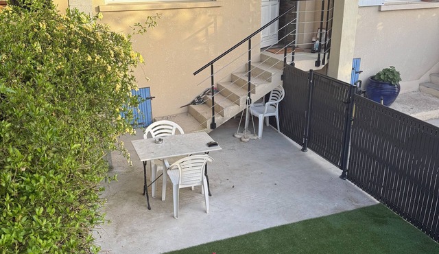 Cosy T2 with private garden 5 minutes from Cassis, the Calanques and the beaches