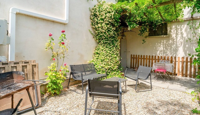 Cottage 'Gîte Chez Augustine' with Wi-Fi and Air Conditioning
