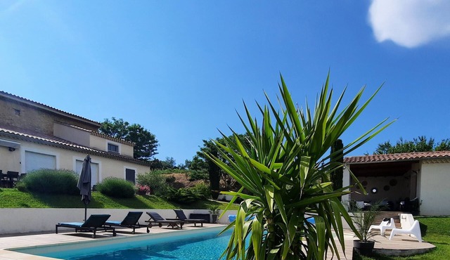 Cottage 'Les Vignes', heated pool (10X5), great view at the foot of Mt Ventoux