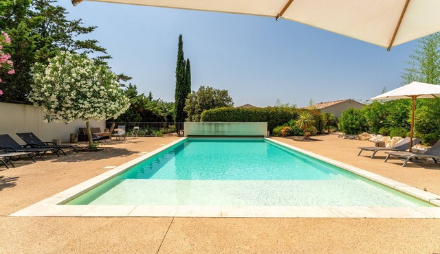 Cottage 'Saumane, Petite Bergerie' with Private Pool, Wi-Fi and Air Conditioning