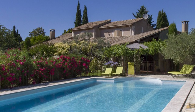 Country house with Provencal charm, quiet and not overlooked