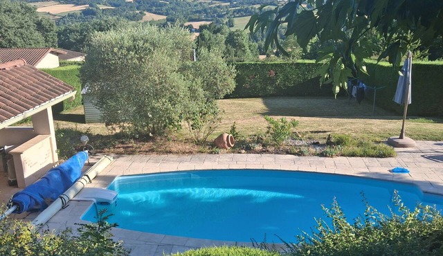 Country house with a pool and a beautiful view! in Montseveroux