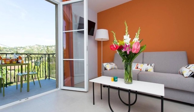 Countryside 1BR Flat with Patio | Near Historic Art Galleries & Village Markets